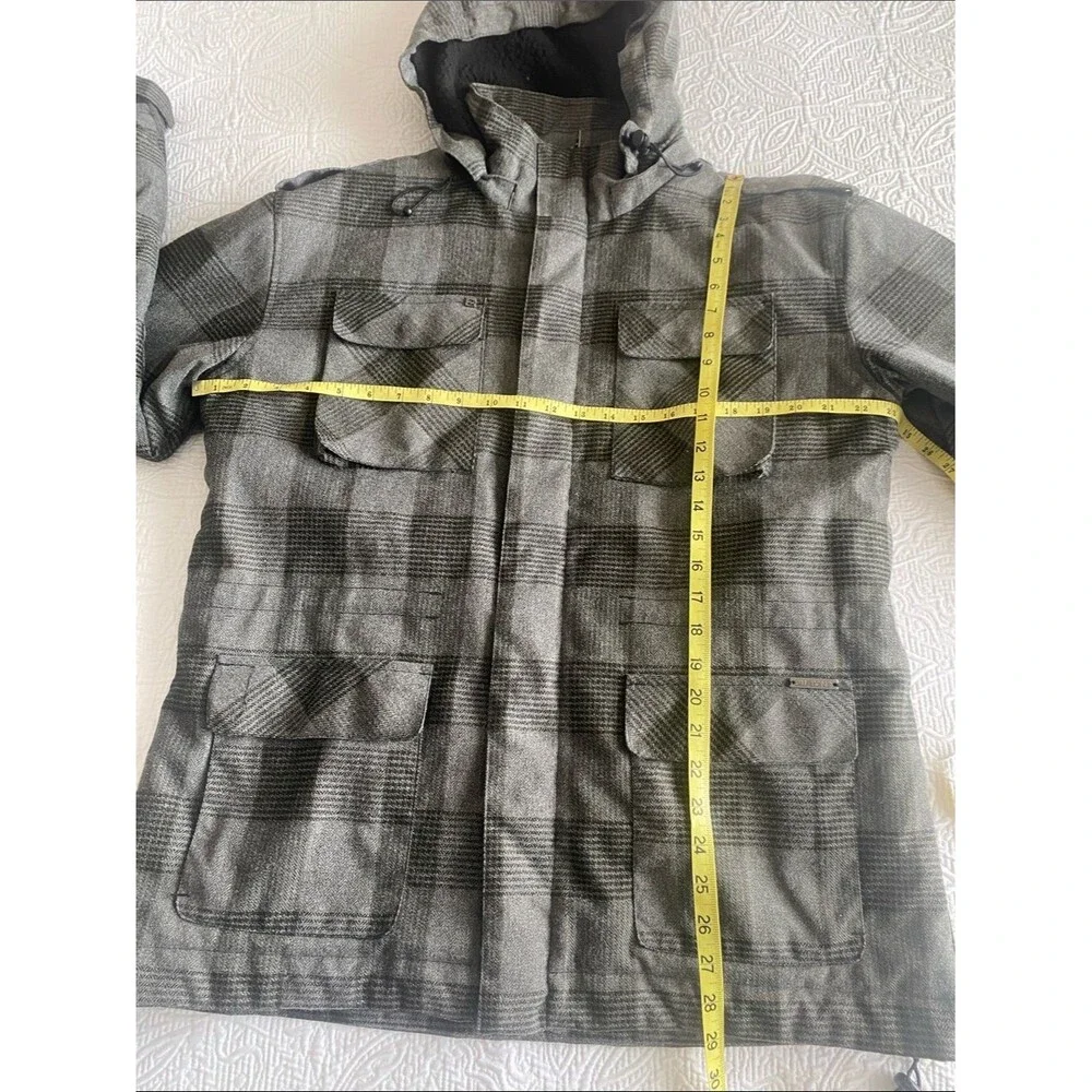 Billabong’s Men’s Gray Plaid Hooded 4 Pocket 1 inside Jacket With Adjustable Fit